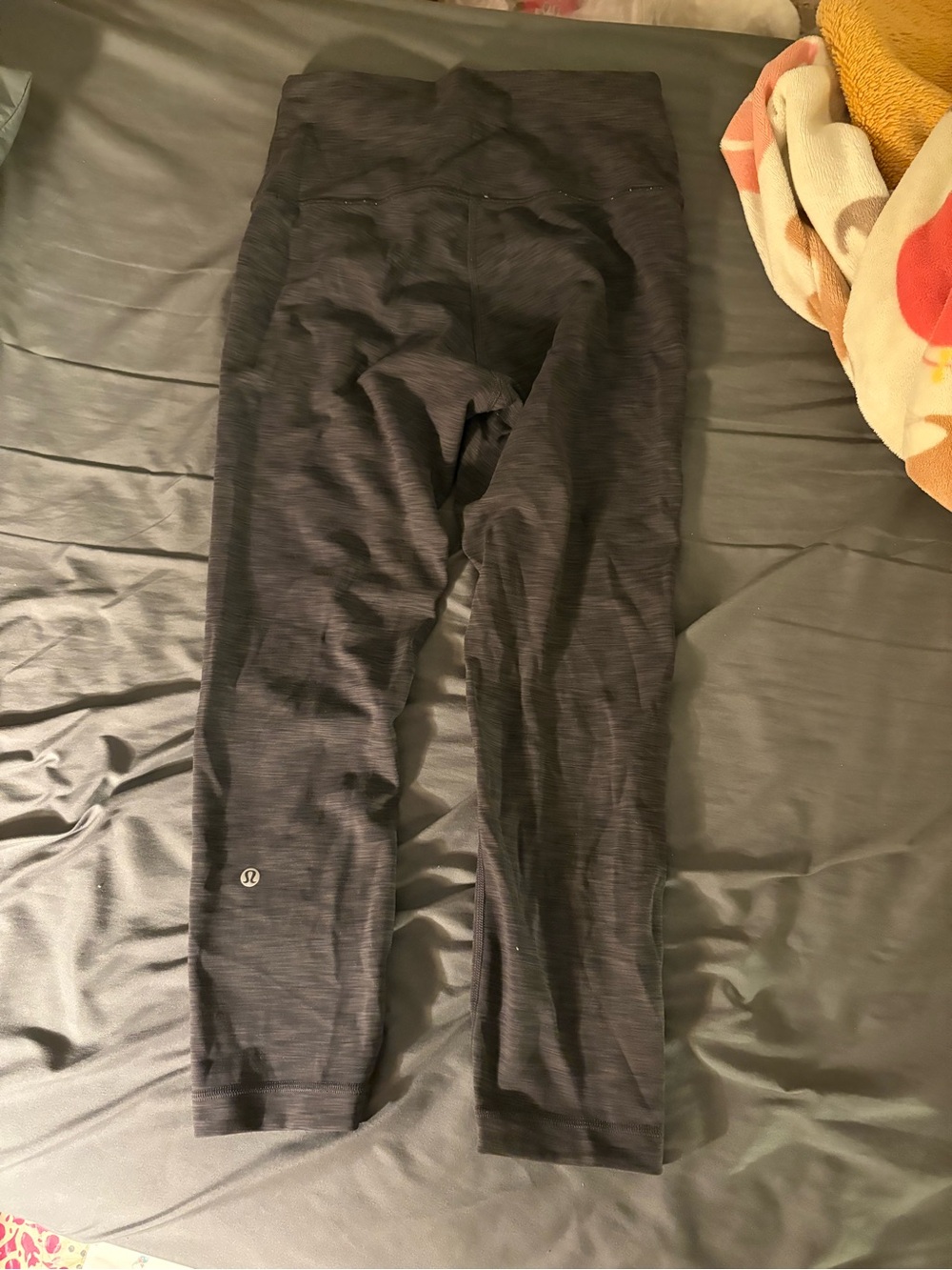Lululemon Heathered graphite grey Wunder trian 23” sz8